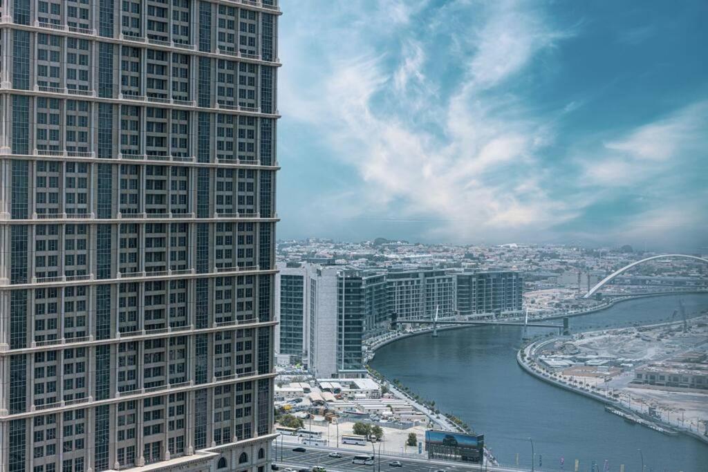 Luxury 1-Br With Lake View In Business Bay Apartment Dubai Exterior photo